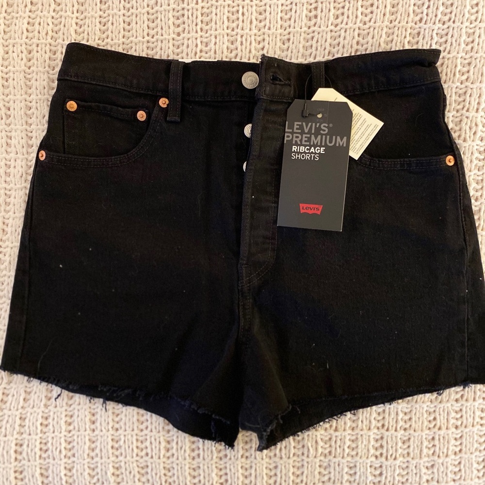 Levi’s Ribcage Shorts